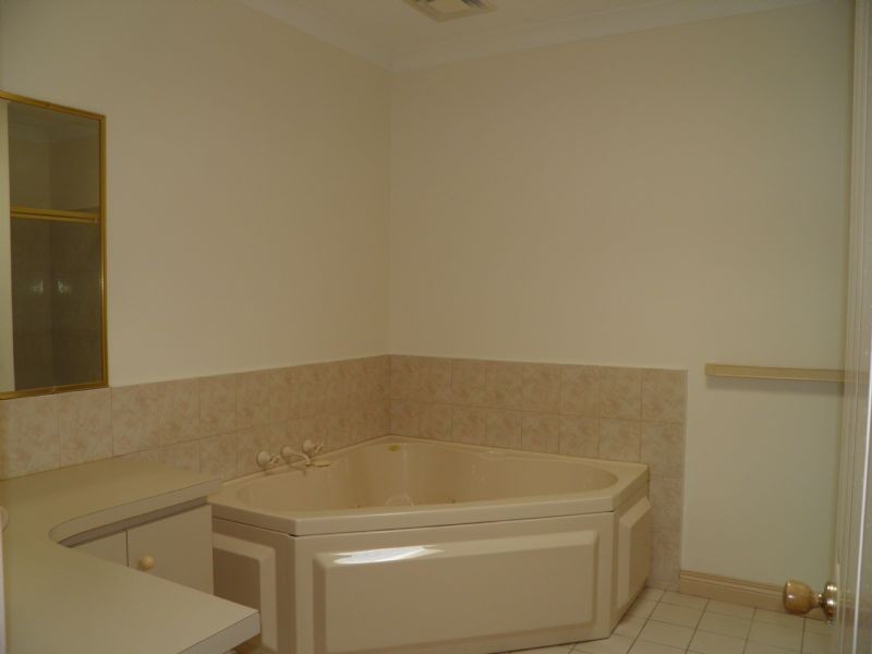 4/11 Ballarat Road, Footscray VIC 3011