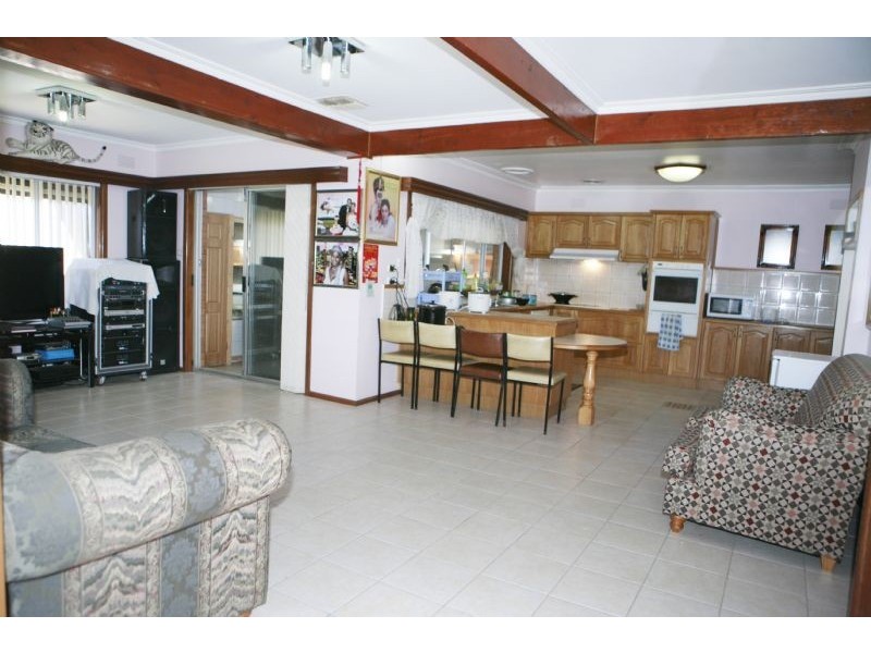 44 Chedgey Drive, St Albans VIC 3021