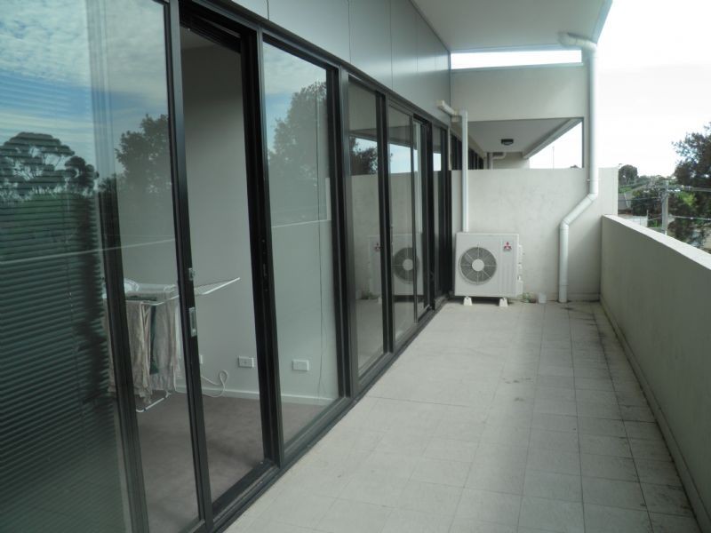 204/16-32 East Esplanade Street, St Albans VIC 3021