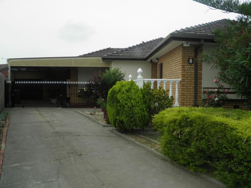 8 Swansea PDE, St Albans VIC 3021