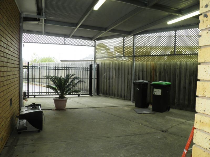 8 Swansea PDE, St Albans VIC 3021