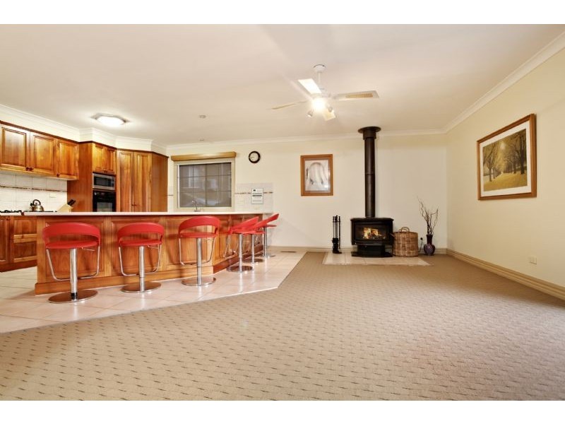 67 Burrowye Crescent, Keilor VIC 3036