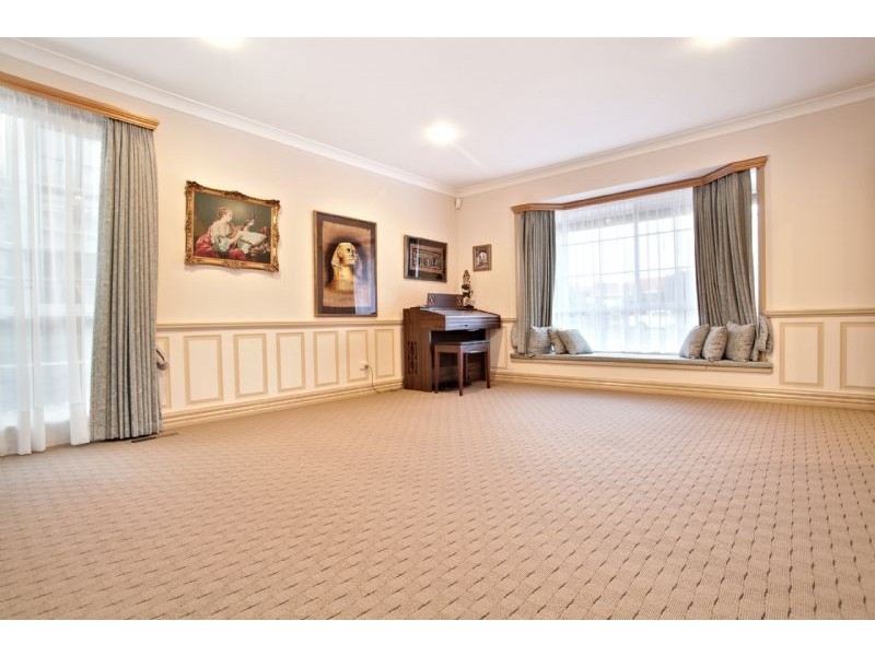 67 Burrowye Crescent, Keilor VIC 3036