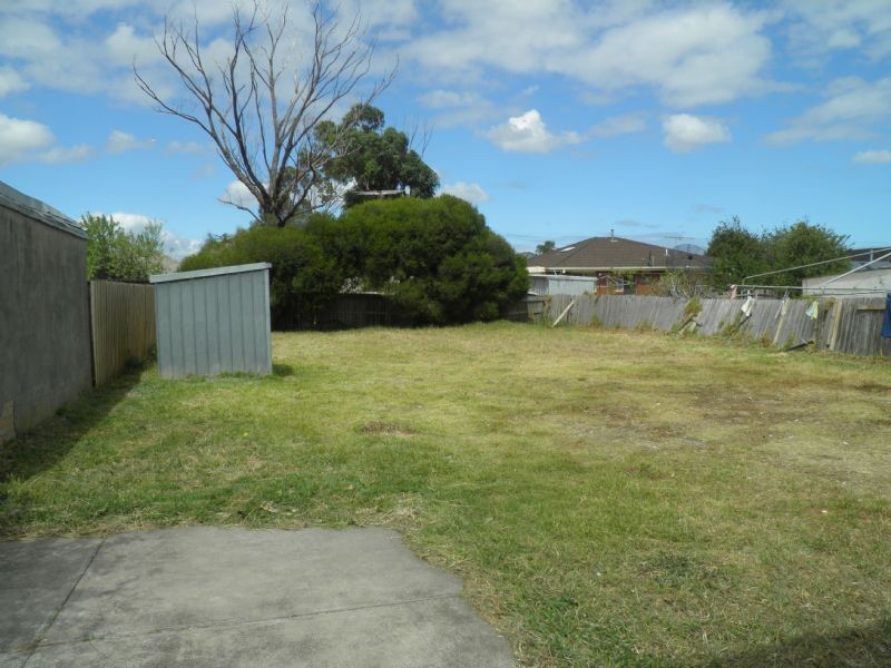 28 PENNELL AVENUE, St Albans VIC 3021