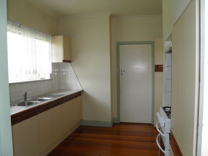 28 PENNELL AVENUE, St Albans VIC 3021