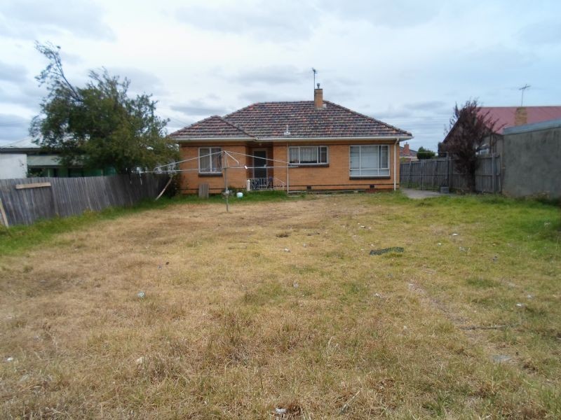 28 PENNELL AVENUE, St Albans VIC 3021