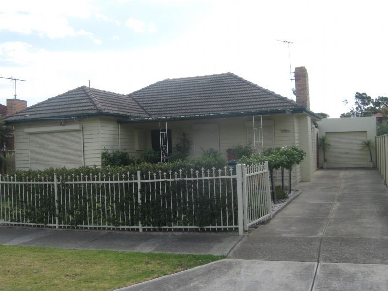 11 Mansfield, Sunshine North VIC 3020