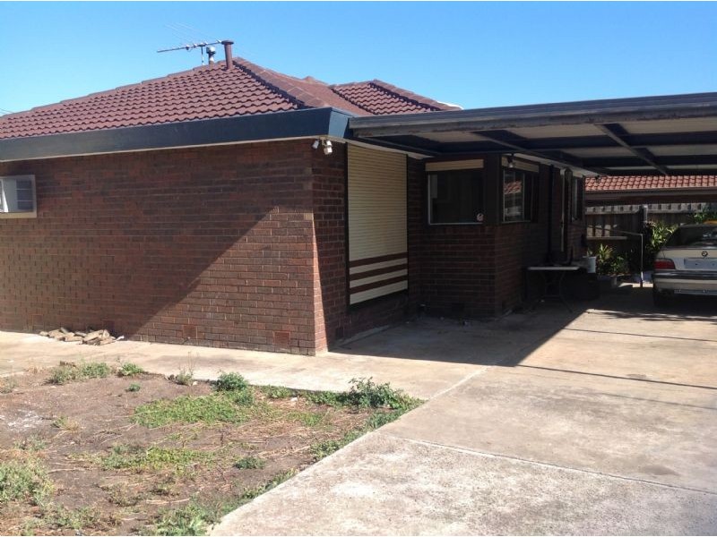 37 CAMELOT, St Albans VIC 3021
