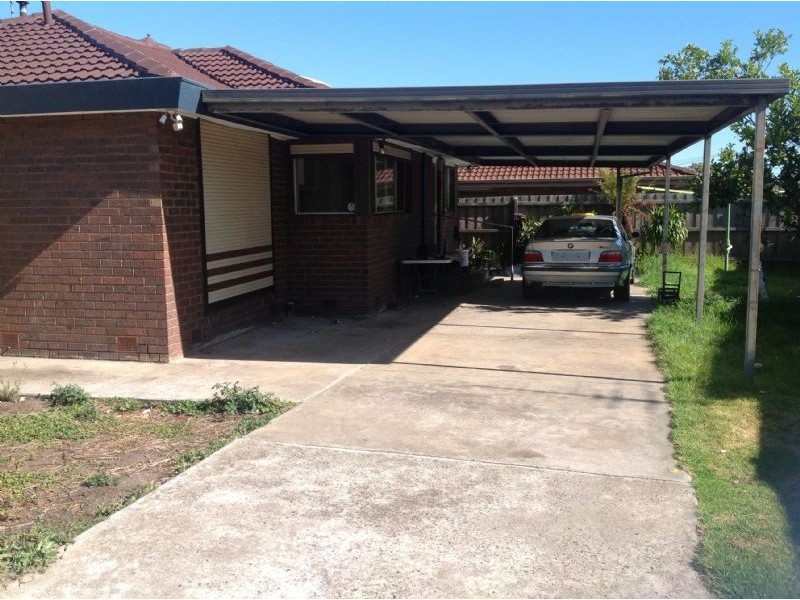 37 CAMELOT, St Albans VIC 3021