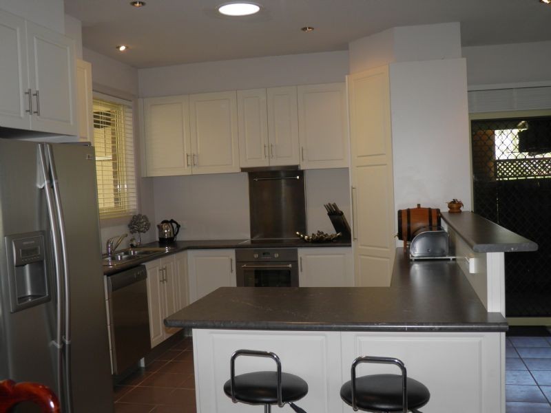 2/48 LEONARD AVENUE, St Albans VIC 3021