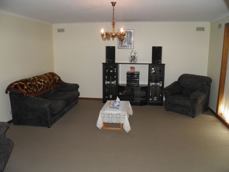 14 Errington Road, St Albans VIC 3021