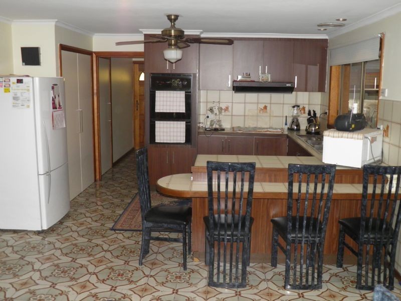 14 Errington Road, St Albans VIC 3021