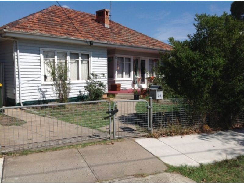 29 West Esplanade, St Albans VIC 3021