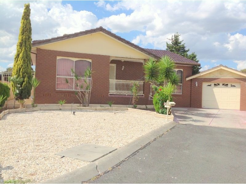 32 Kiparra Close, St Albans VIC 3021