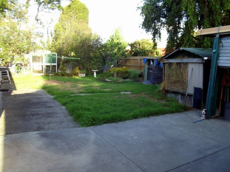 16 Lois Street, St Albans VIC 3021