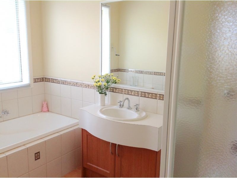 4 Egret Crescent, Cairnlea VIC 3023