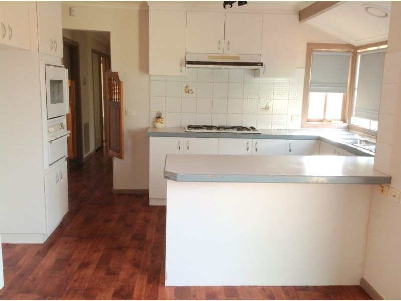 2/18 George Street, St Albans VIC 3021