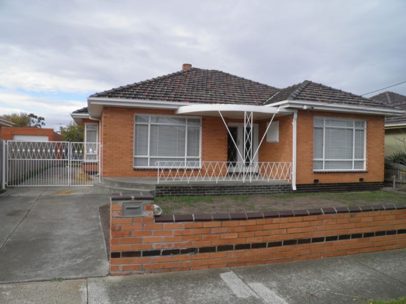 72 Stradbroke Drive, St Albans VIC 3021