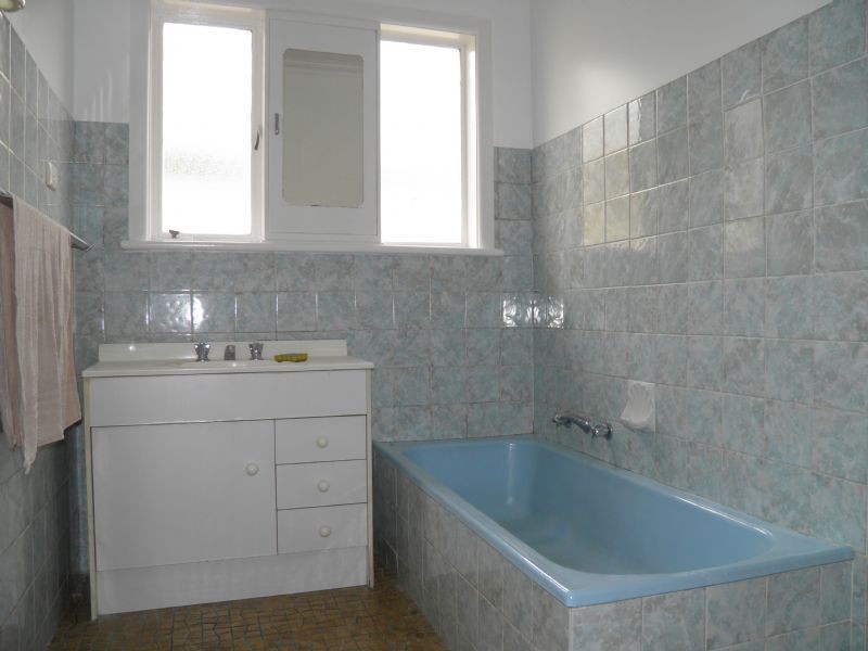 72 Stradbroke Drive, St Albans VIC 3021