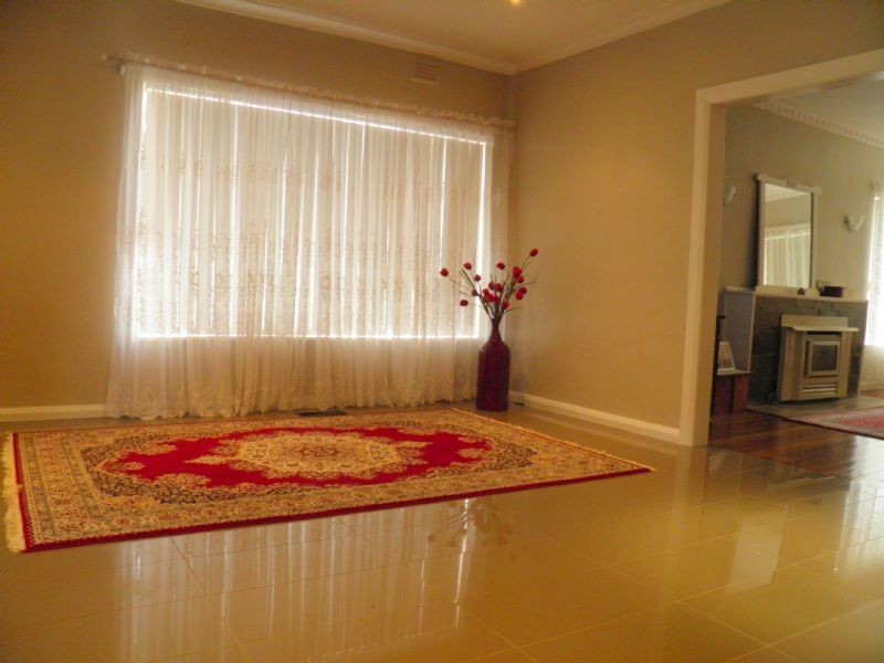 1/56 Perret Avenue, St Albans VIC 3021