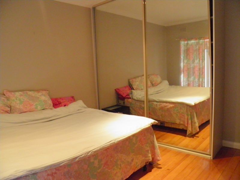 1/56 Perret Avenue, St Albans VIC 3021