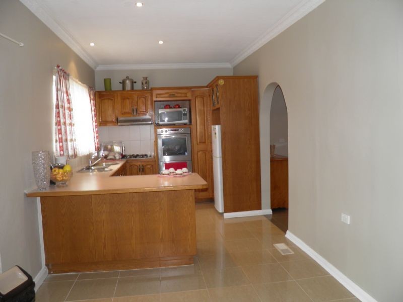 1/56 Perret Avenue, St Albans VIC 3021