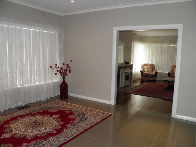 1/56 Perret Avenue, St Albans VIC 3021