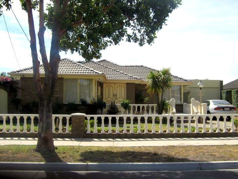 1 Oleander Drive, St Albans VIC 3021