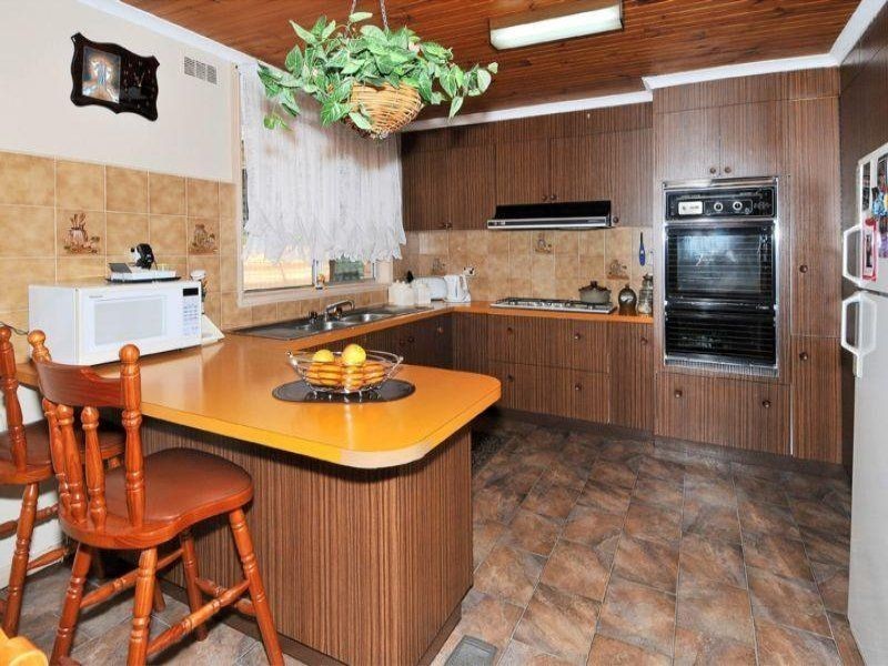 48 KINGS ROAD, St Albans VIC 3021