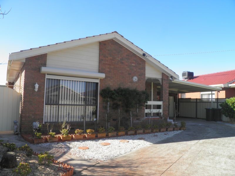 21 Baguley Crescent, Kings Park VIC 3021