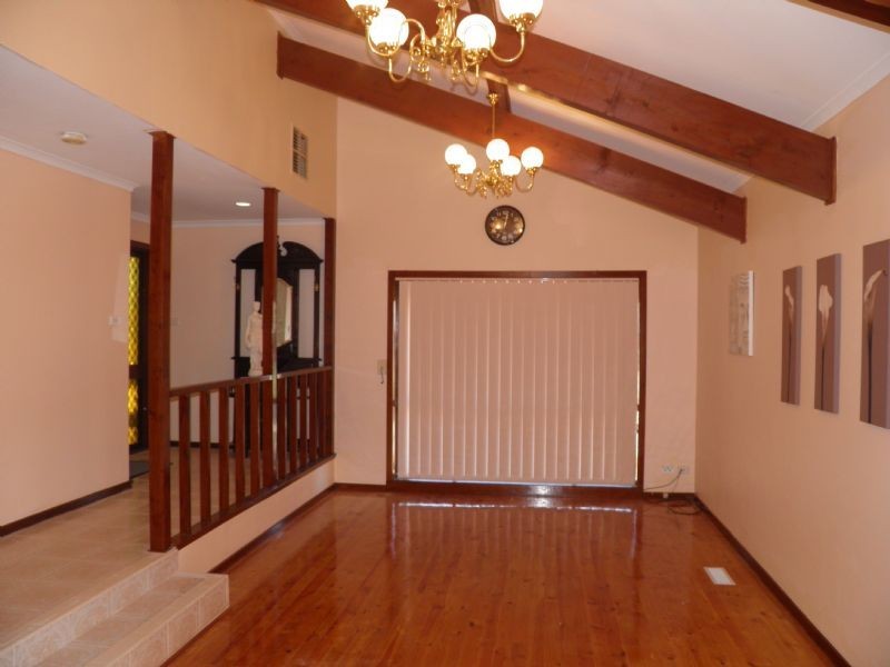 21 Baguley Crescent, Kings Park VIC 3021