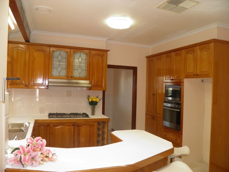 21 Baguley Crescent, Kings Park VIC 3021