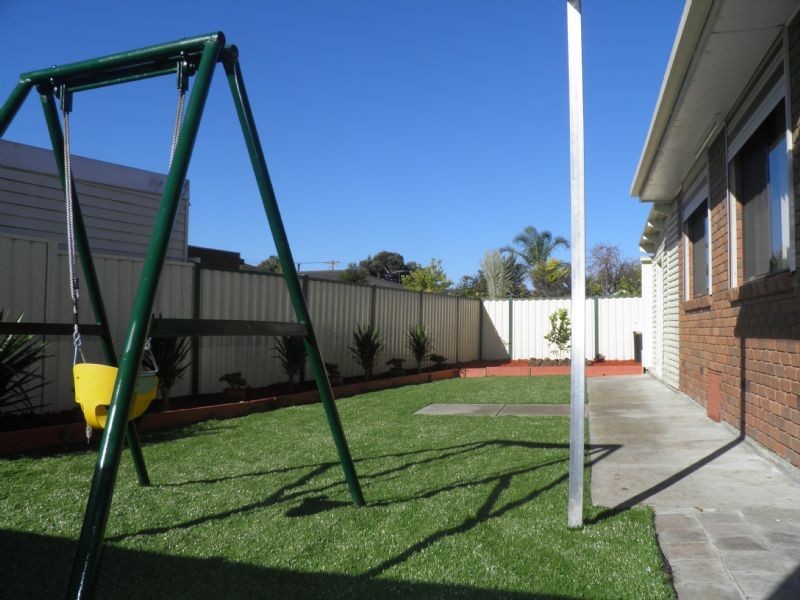 21 Baguley Crescent, Kings Park VIC 3021