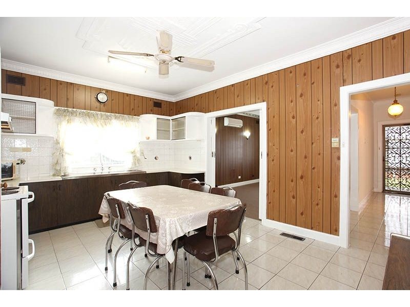 9 Cornhill street, St Albans VIC 3021