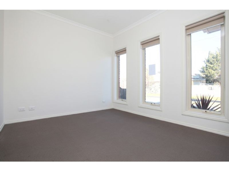 1,2,3/80 Henry Street, St Albans VIC 3021