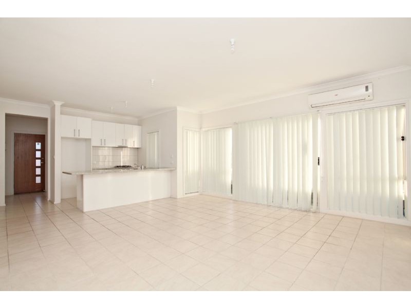 1,2,3/80 Henry Street, St Albans VIC 3021