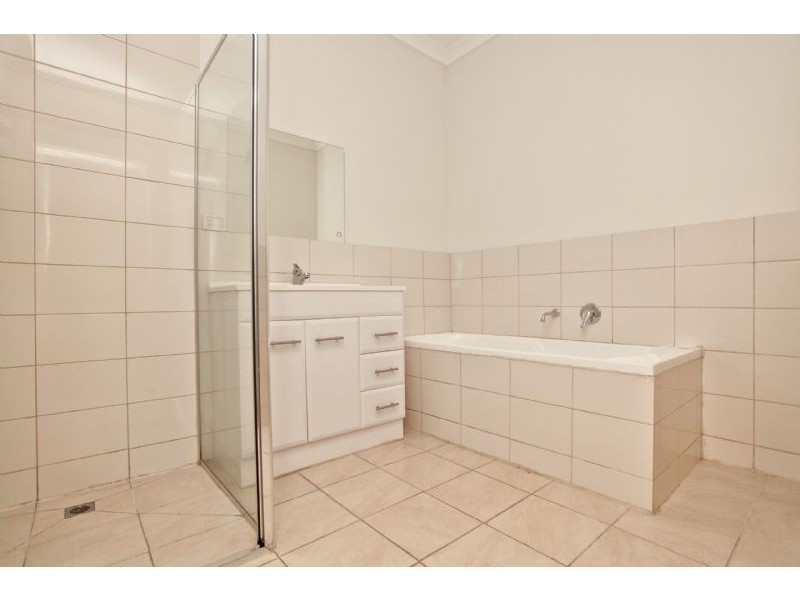 1,2,3/80 Henry Street, St Albans VIC 3021