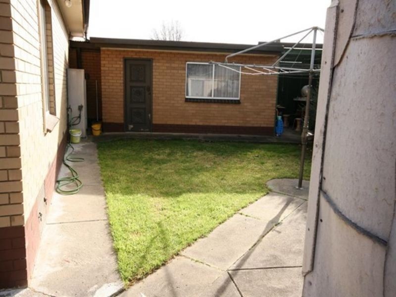 28 Chelmsford Crescent, St Albans VIC 3021