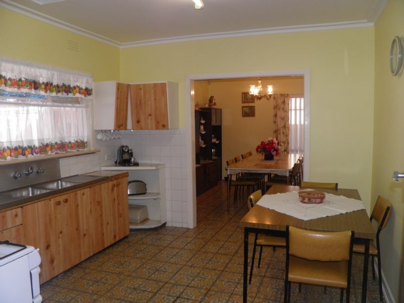 19 Henry Street, St Albans VIC 3021