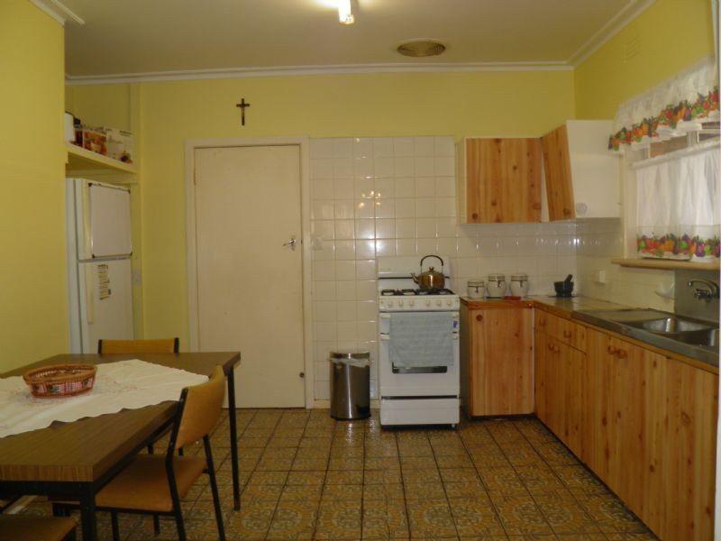 19 Henry Street, St Albans VIC 3021