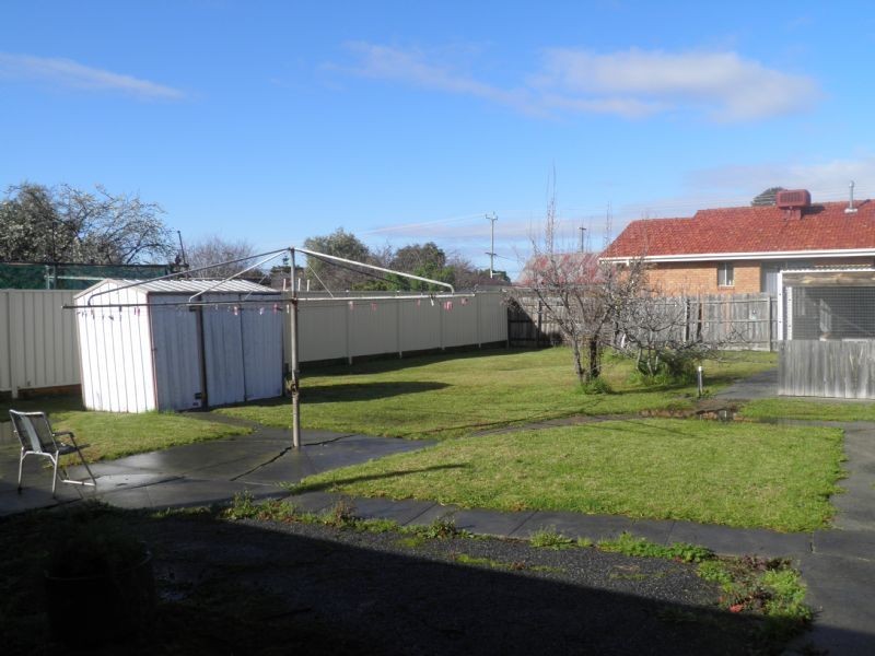 19 Henry Street, St Albans VIC 3021