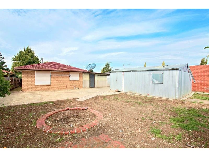 13 Balnarring Drive, Kings Park VIC 3021