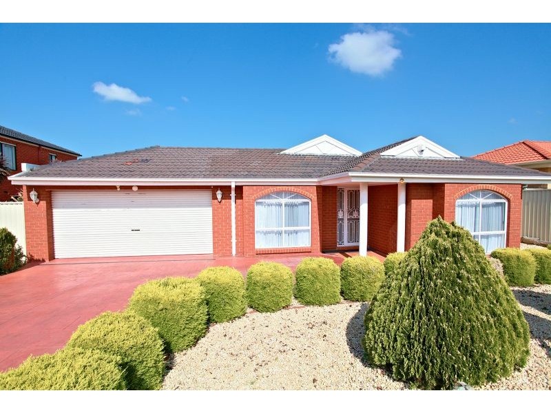 19 Marrowie Place, Taylors Hill VIC 3037