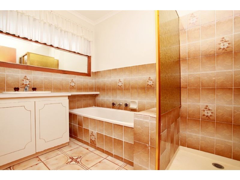 23 GUM ROAD, Kings Park VIC 3021