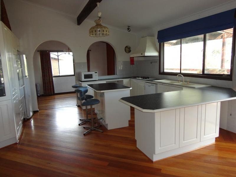 21 Riverside Avenue, Keilor VIC 3036