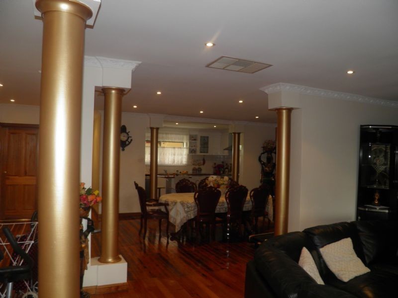 25 Rhodes St, St Albans VIC 3021