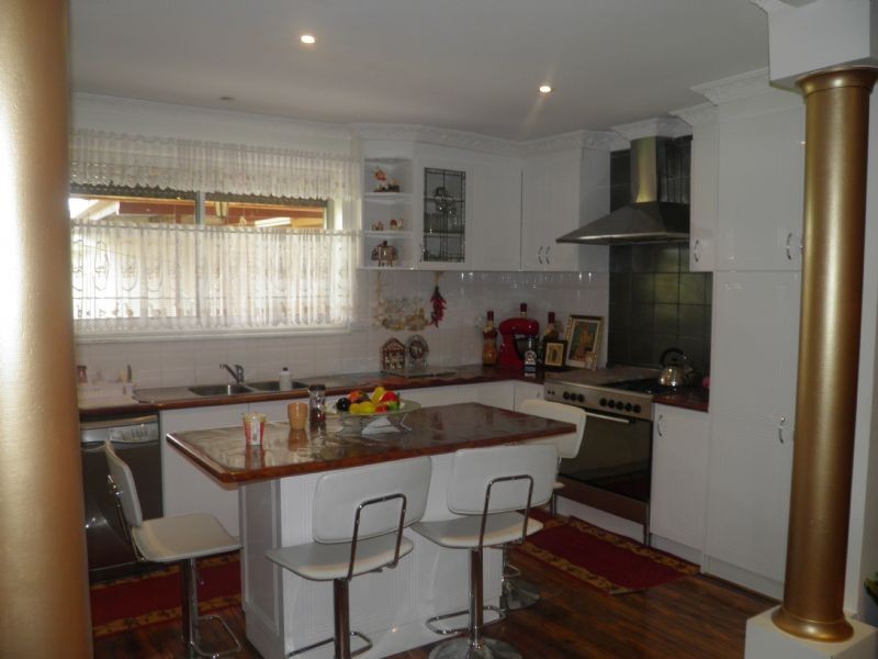 25 Rhodes St, St Albans VIC 3021