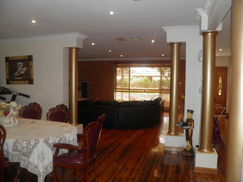 25 Rhodes St, St Albans VIC 3021