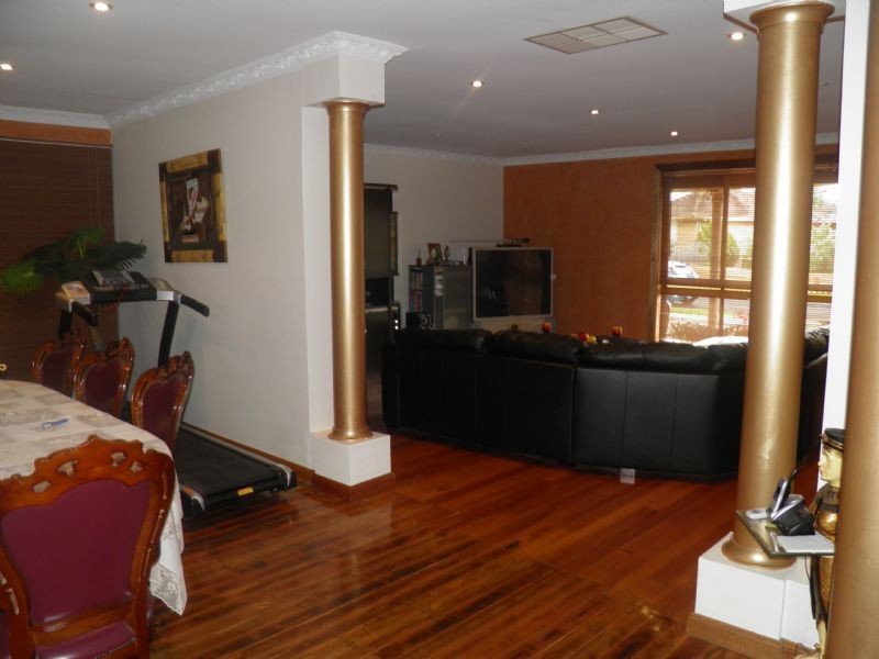 25 Rhodes St, St Albans VIC 3021