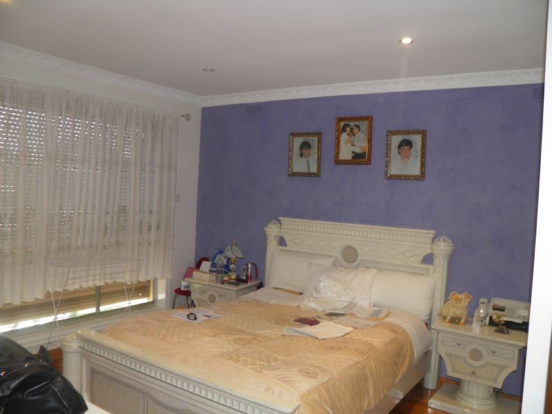 25 Rhodes St, St Albans VIC 3021